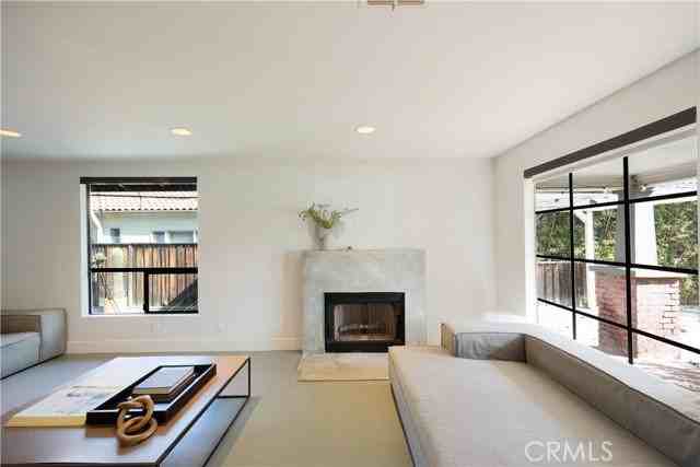 11049 Blix St - Photo 7 of 8