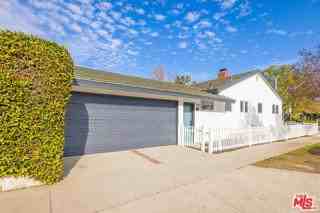 6701 Noble Ave - Photo 2 of 8