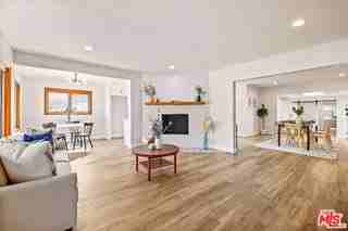 6701 Noble Ave - Photo 4 of 8