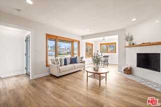 6701 Noble Ave - Photo 6 of 8