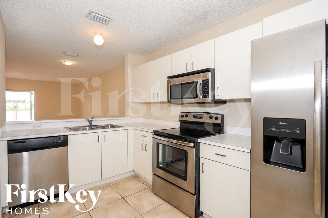 17755 Swcourt - Photo 4 of 14