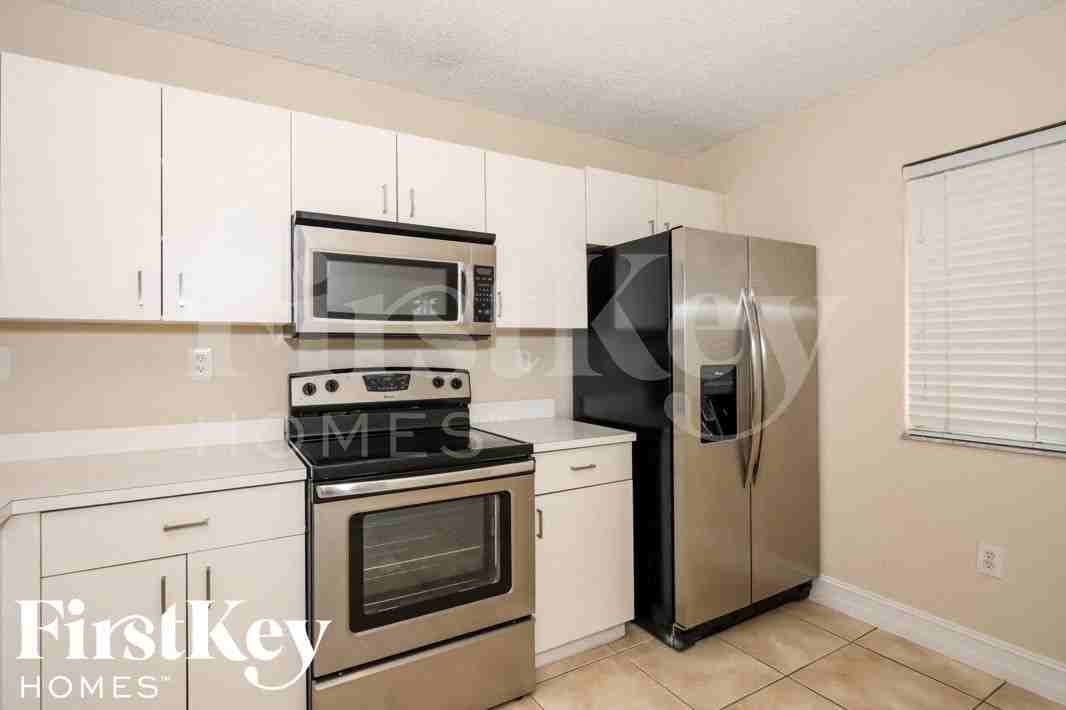 17755 Swcourt - Photo 5 of 14