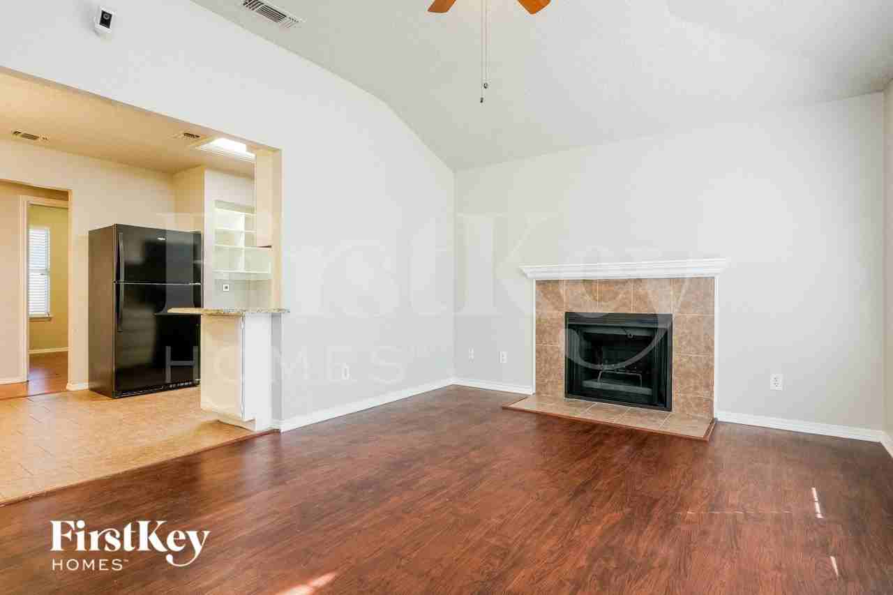 1721 Quinlan Ct - Photo 3 of 17
