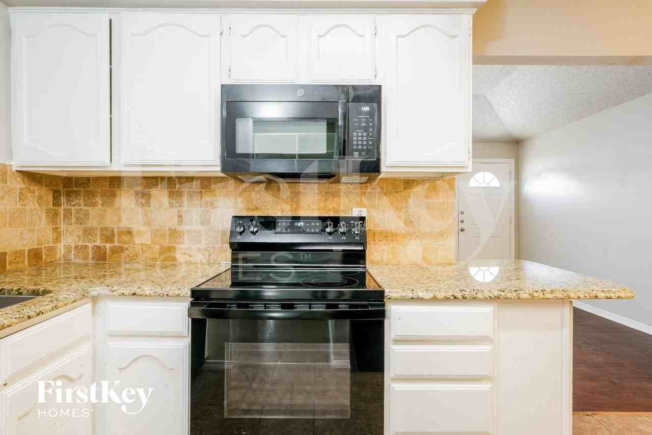 1721 Quinlan Ct - Photo 6 of 17