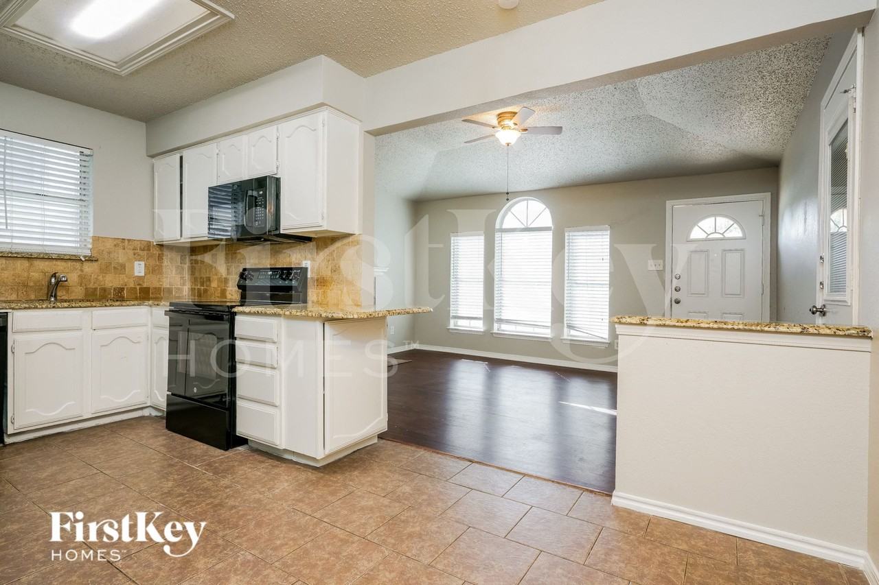1721 Quinlan Ct - Photo 7 of 17