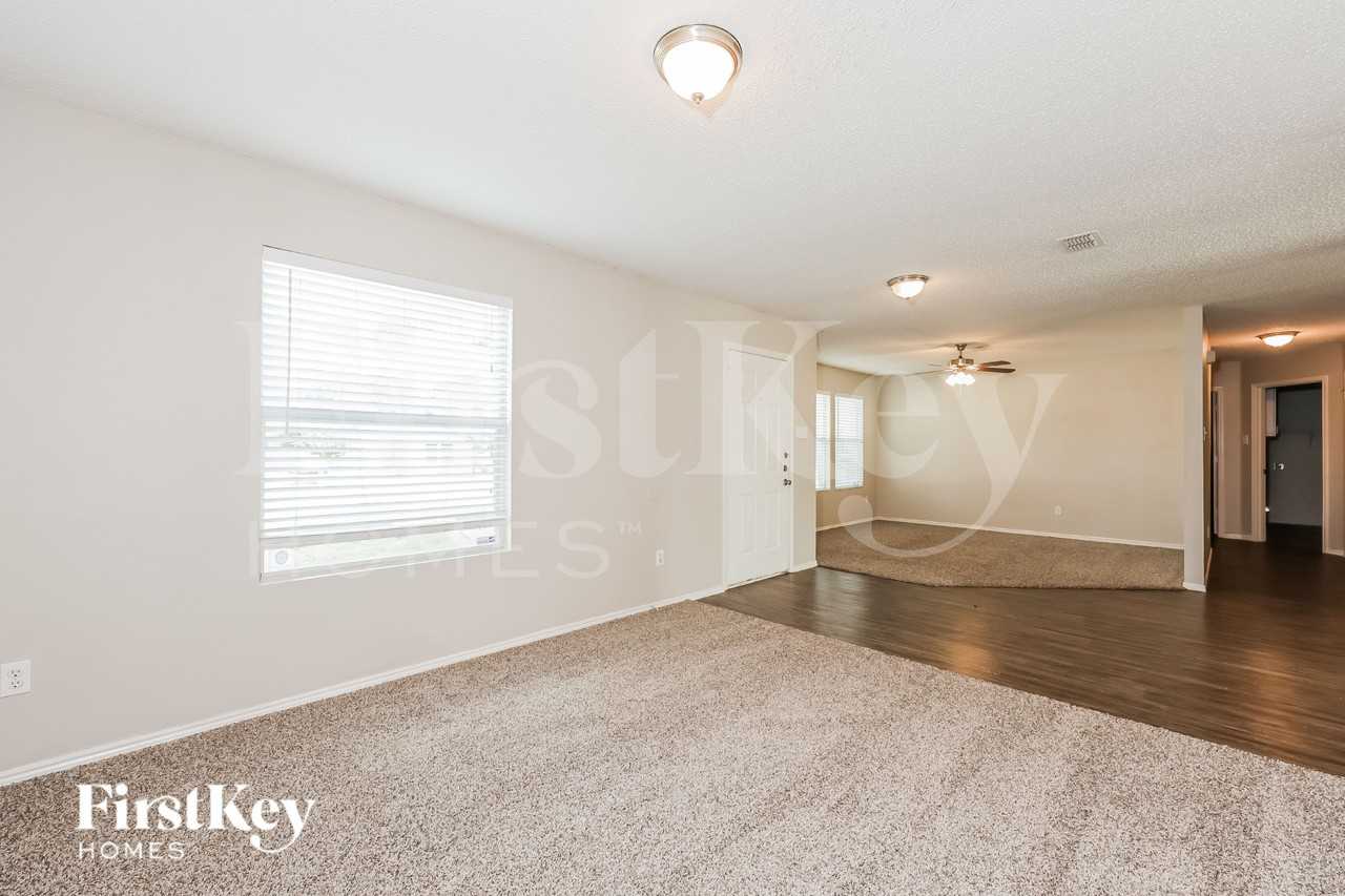 1273 Longleaf Dr - Photo 3 of 16