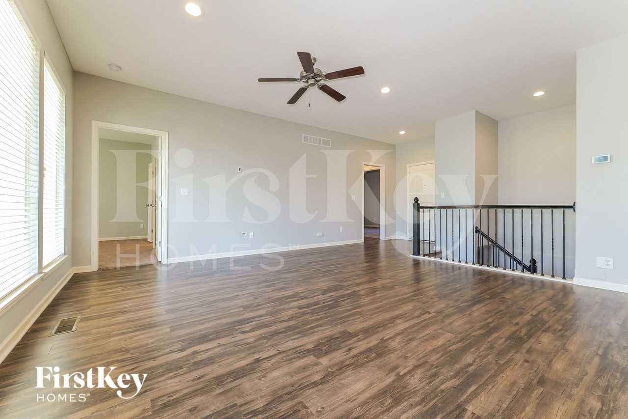 10913 Highview Rd - Photo 3 of 19