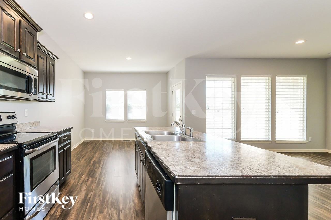 10913 Highview Rd - Photo 7 of 19