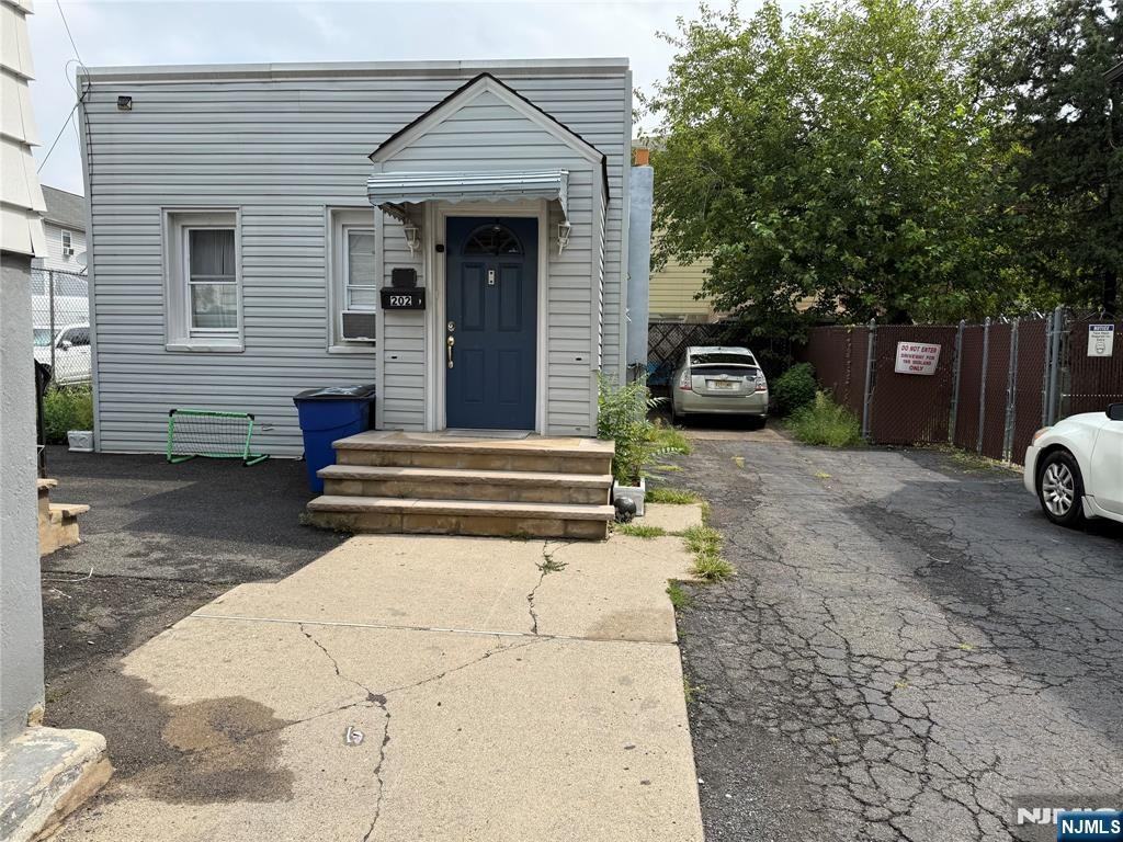 202 Midland Ave - Photo 2 of 14