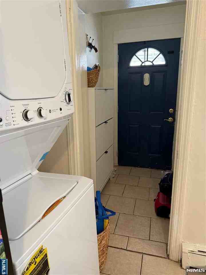 202 Midland Ave - Photo 3 of 14