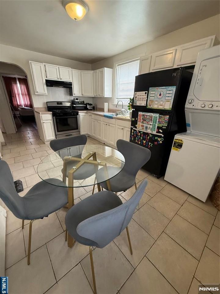 202 Midland Ave - Photo 4 of 14