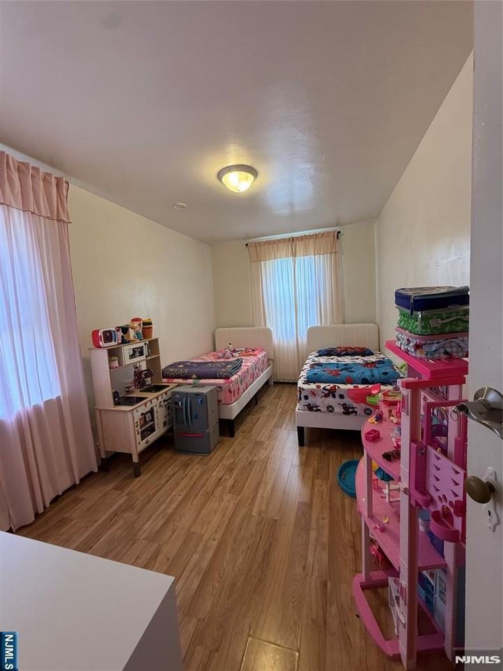 202 Midland Ave - Photo 7 of 14