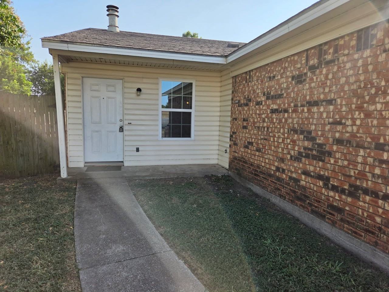 7326 Ne Loop 820 - Photo 4 of 12