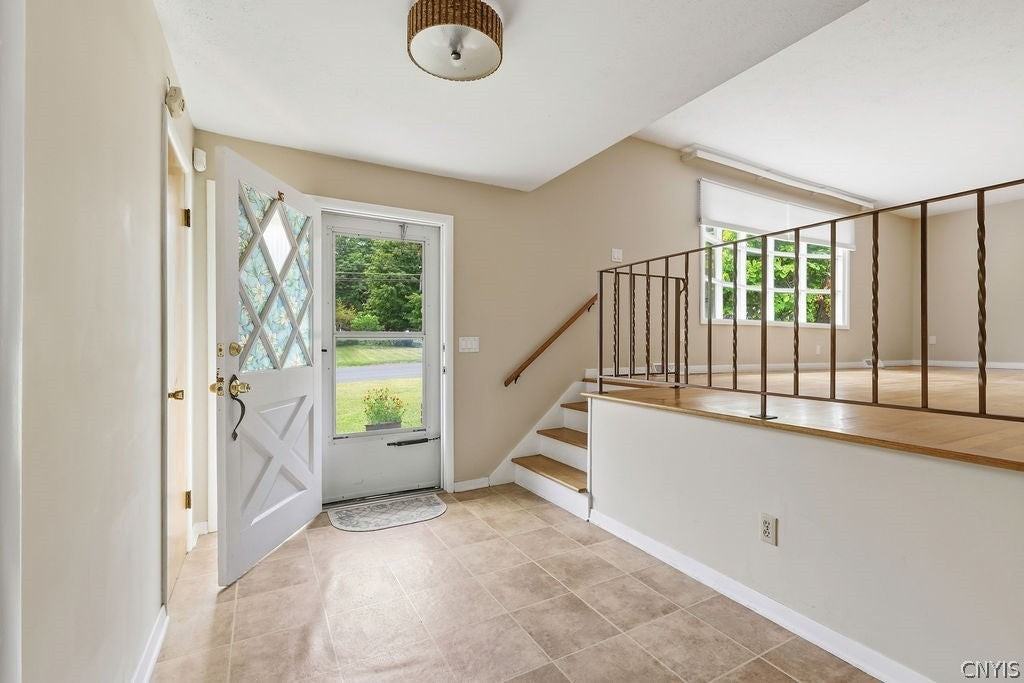 115 Saybrook Ln - Photo 5 of 39