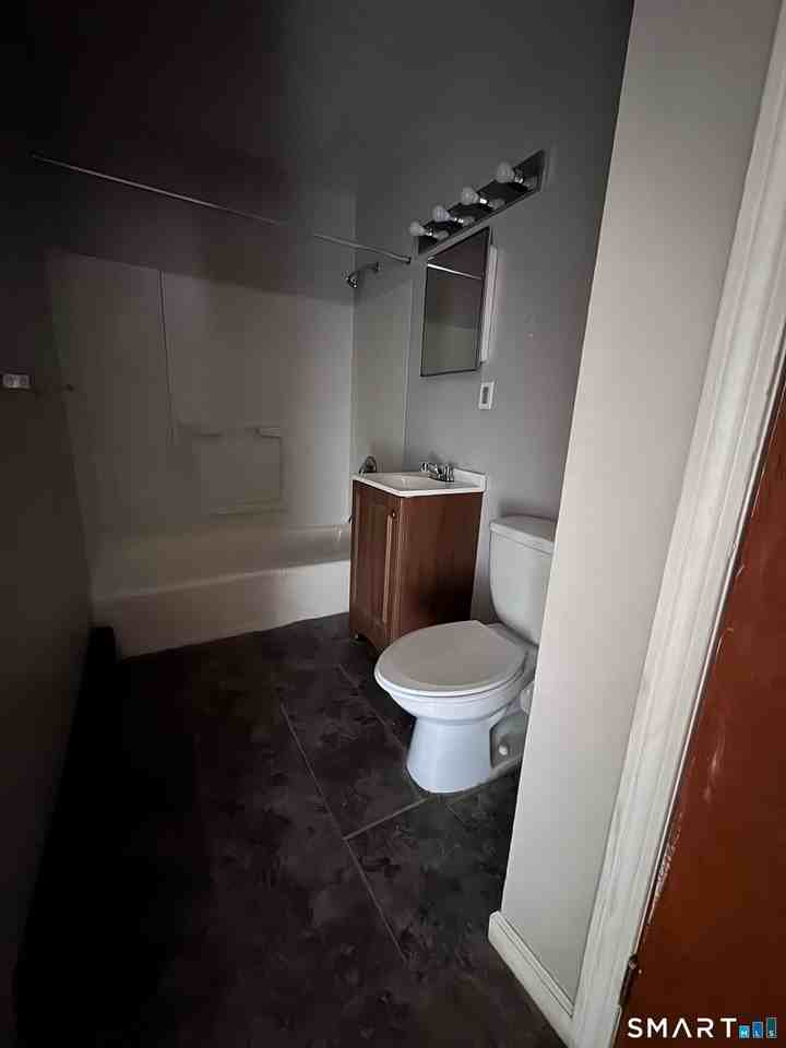 54 Grafton St - Photo 4 of 5