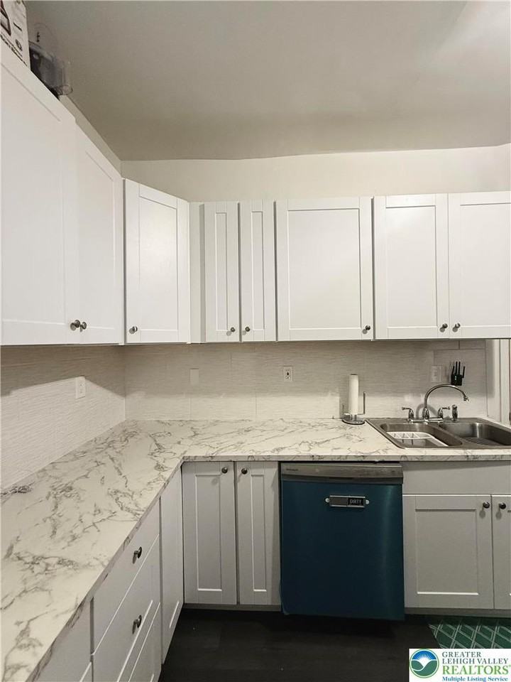614 N 8th St ##1 - Photo 2 of 12