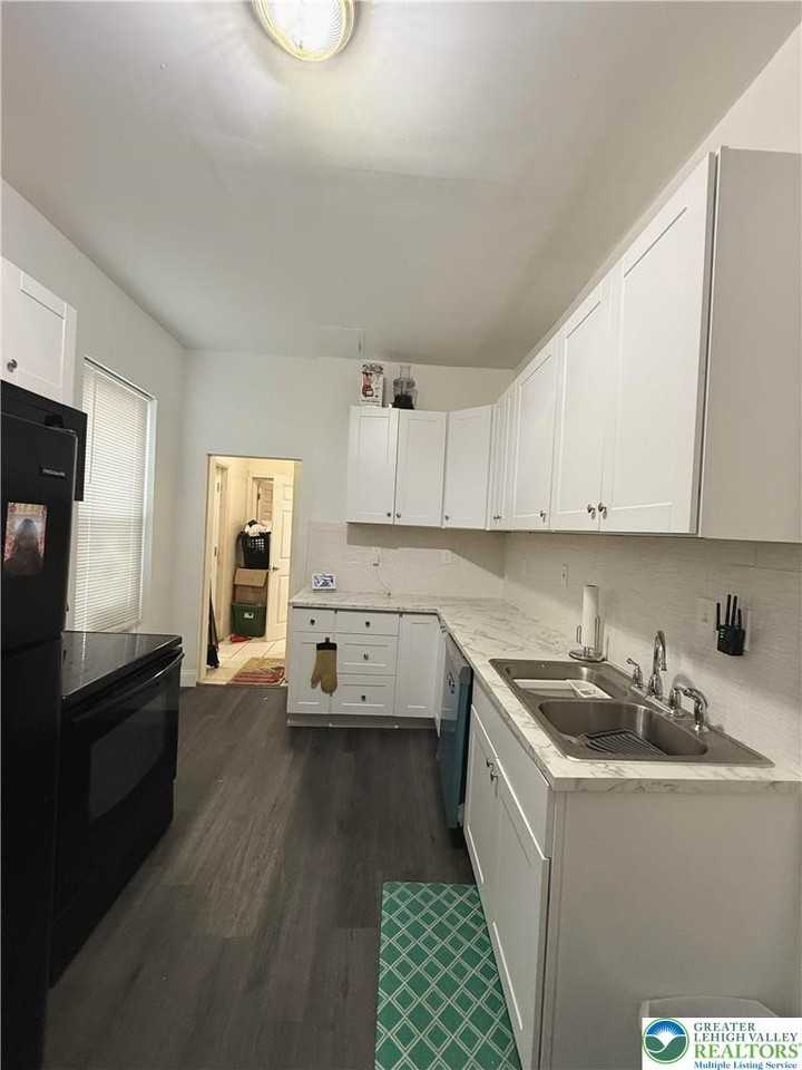 614 N 8th St ##1 - Photo 3 of 12