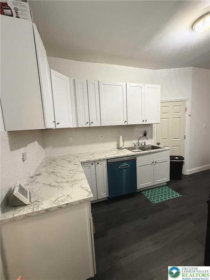 614 N 8th St ##1 - Photo 4 of 12