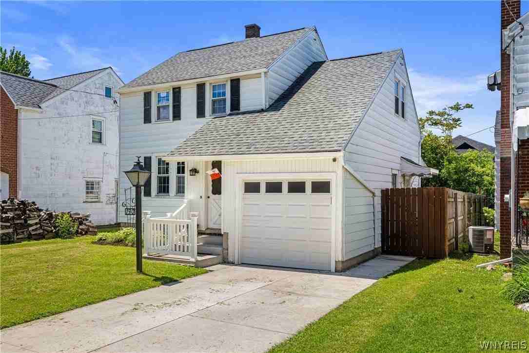 190 Springville Ave - Photo 2 of 28