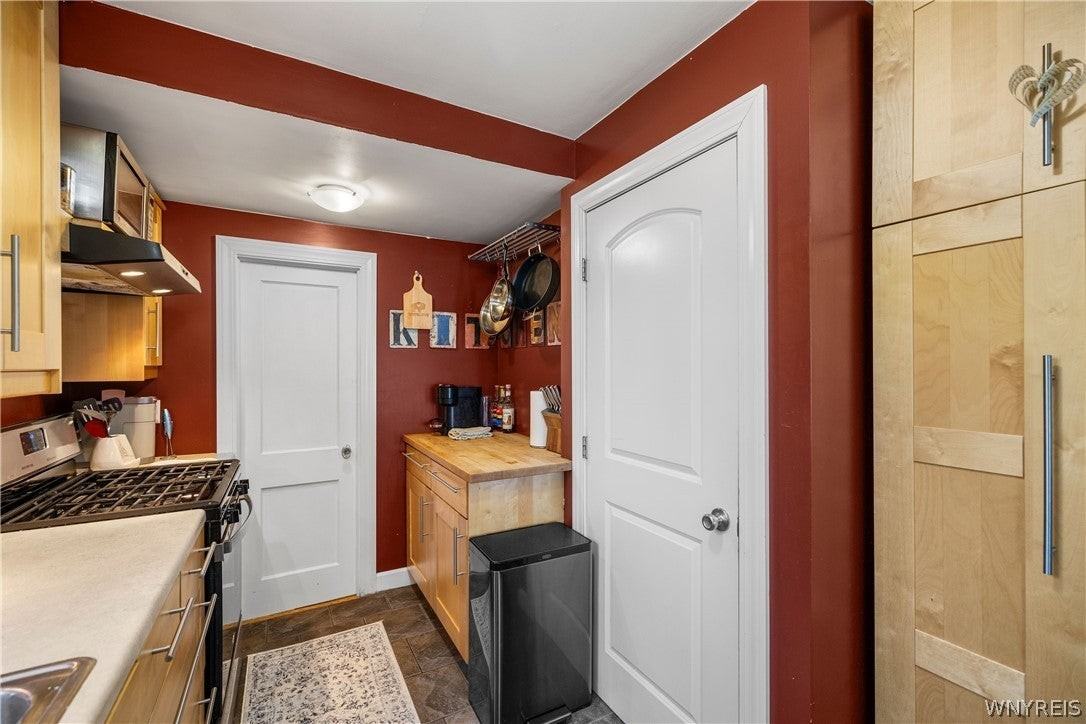190 Springville Ave - Photo 4 of 28