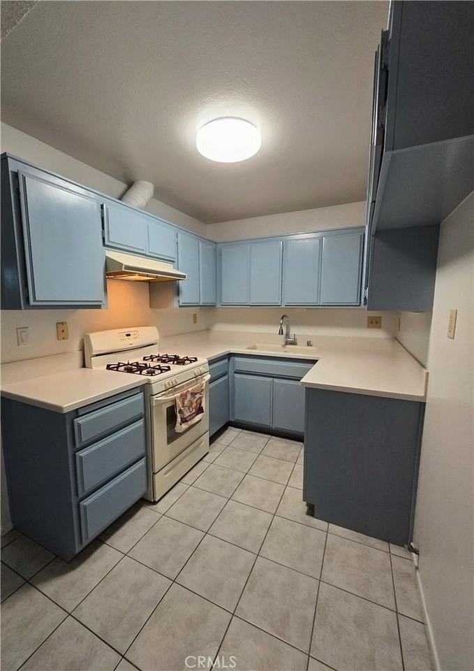 437 E Commonwealth Ave - Photo 5 of 13