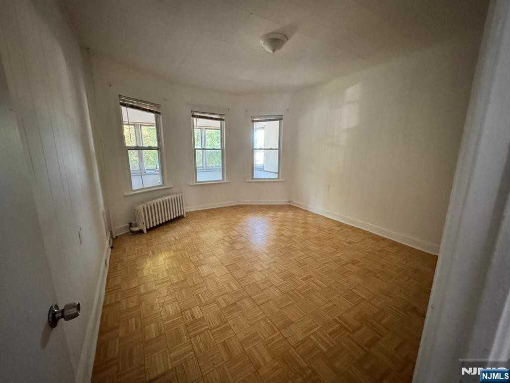 365 Harding Ave