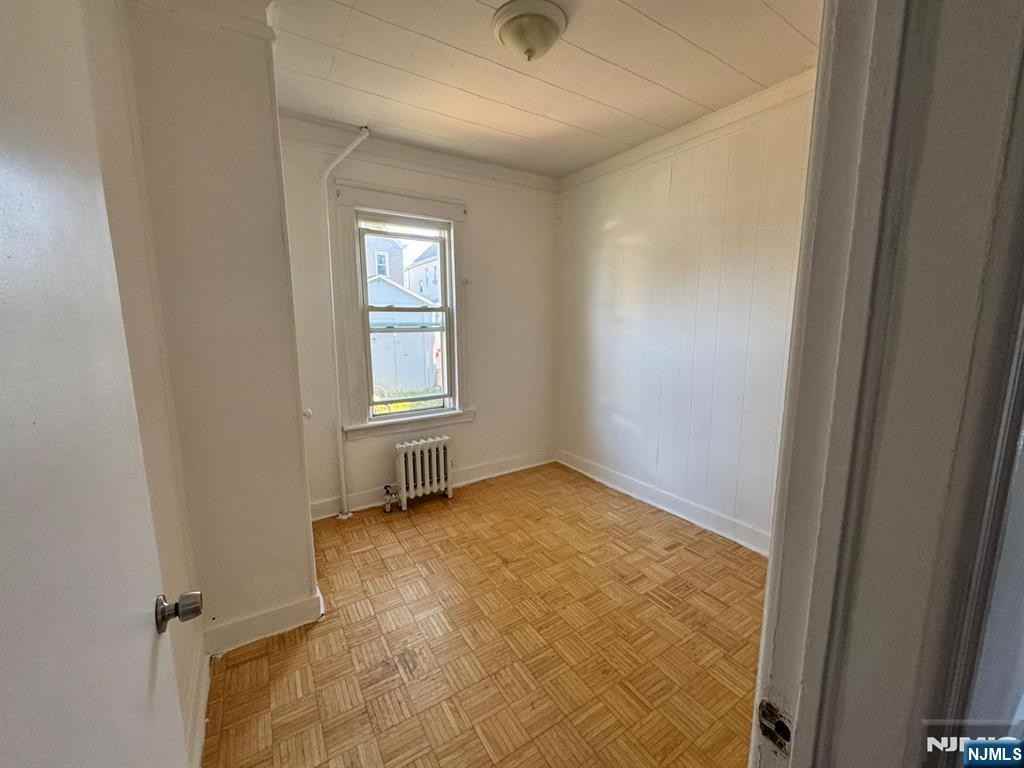 365 Harding Ave - Photo 2 of 6