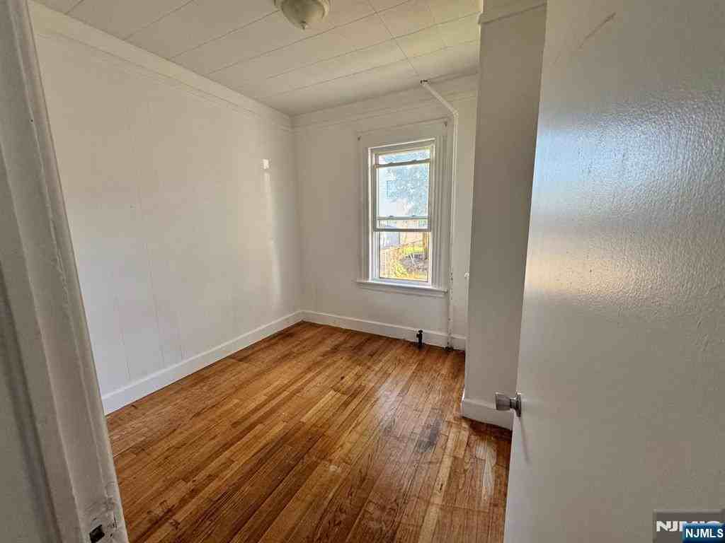 365 Harding Ave - Photo 5 of 6