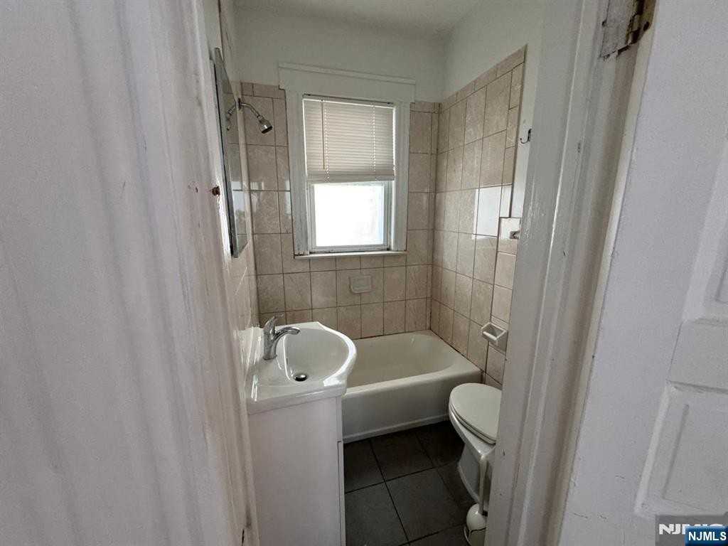 365 Harding Ave - Photo 6 of 6