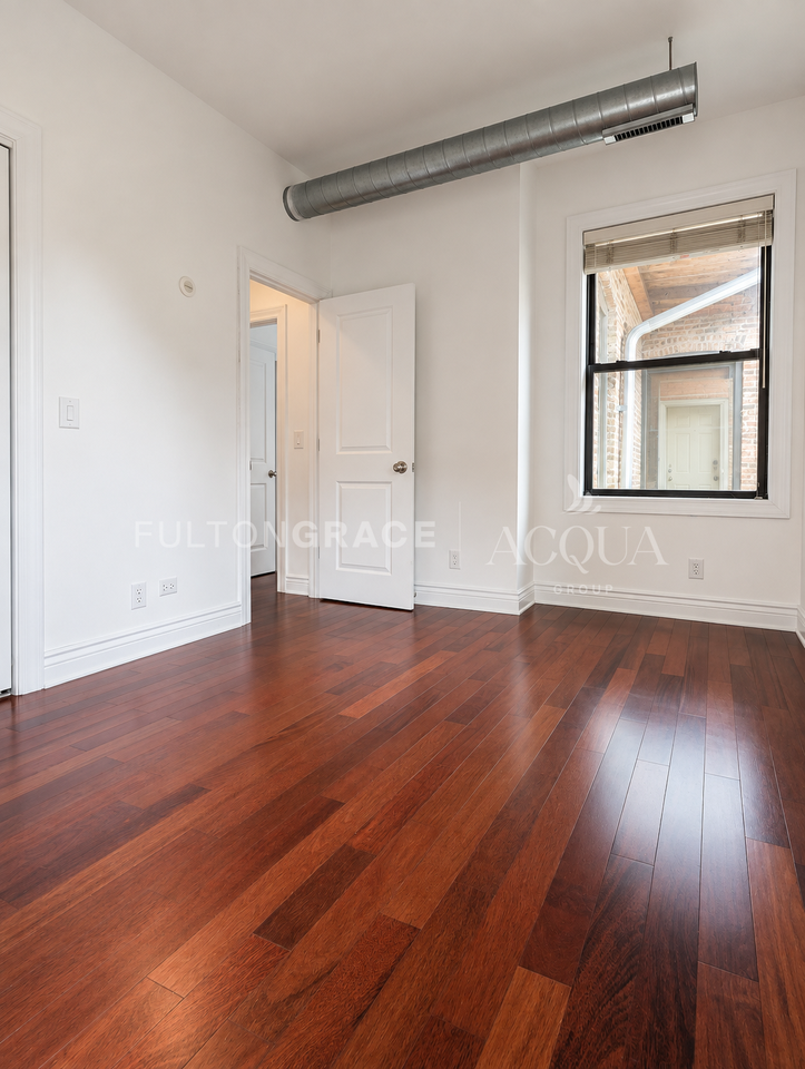1946 W Bradley Pl #2W - Photo 2 of 8