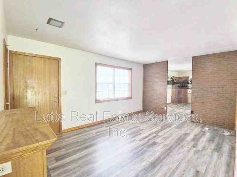 5056 Ne 56th Pl - Photo 4 of 11