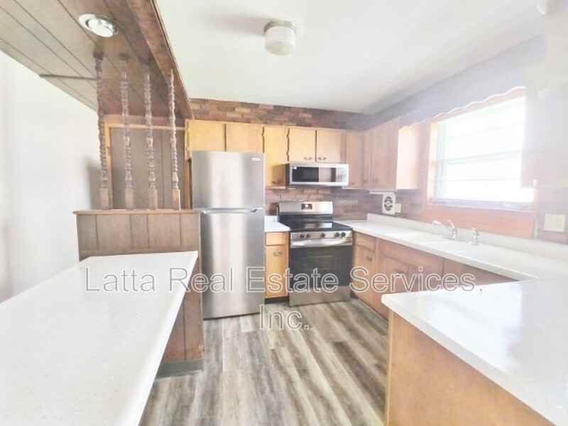 5056 Ne 56th Pl - Photo 7 of 11