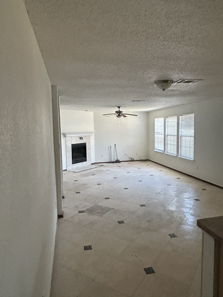 5319 Nueces Ln - Photo 3 of 18