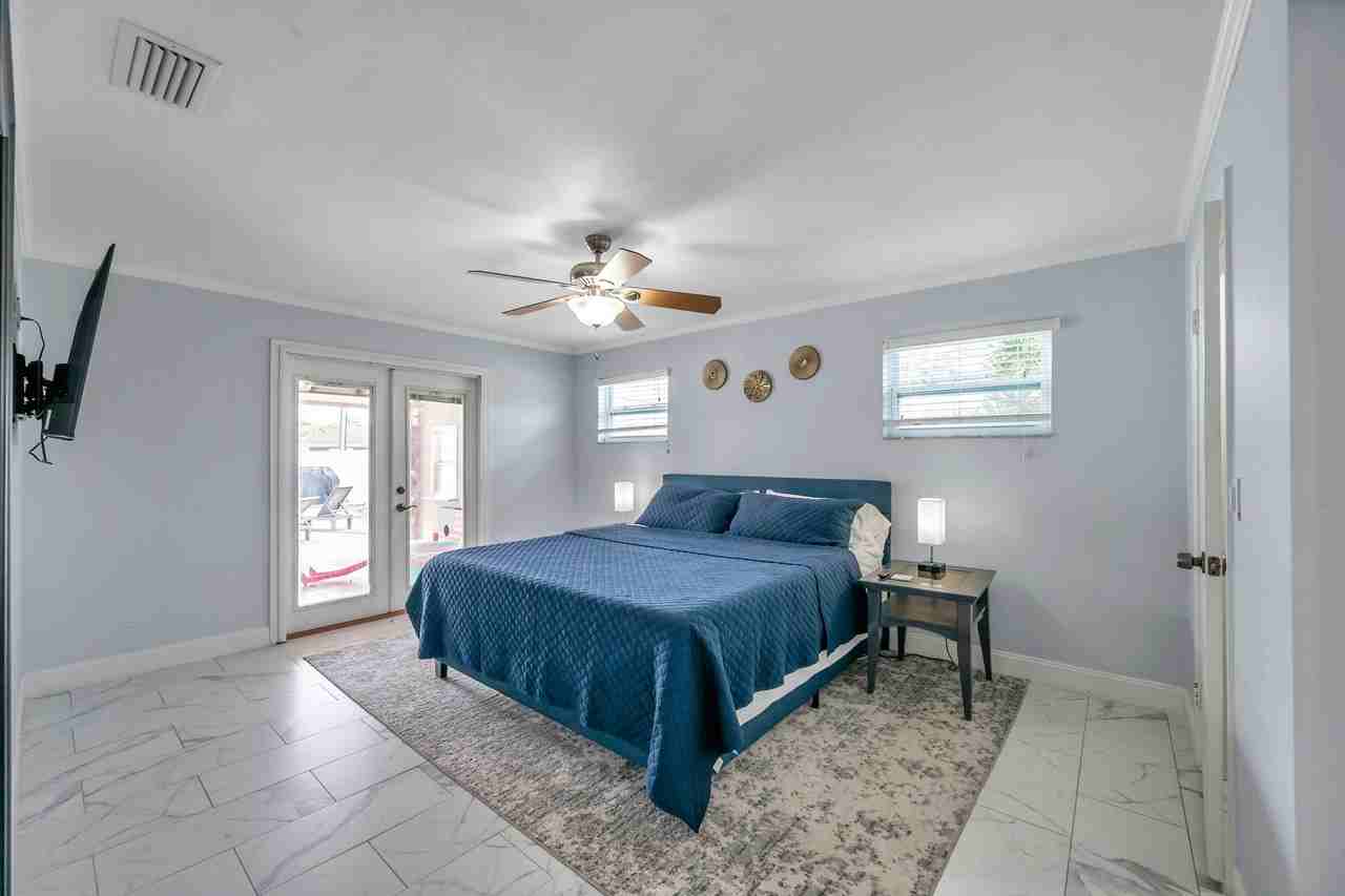 9925 Commodore Dr - Photo 2 of 25