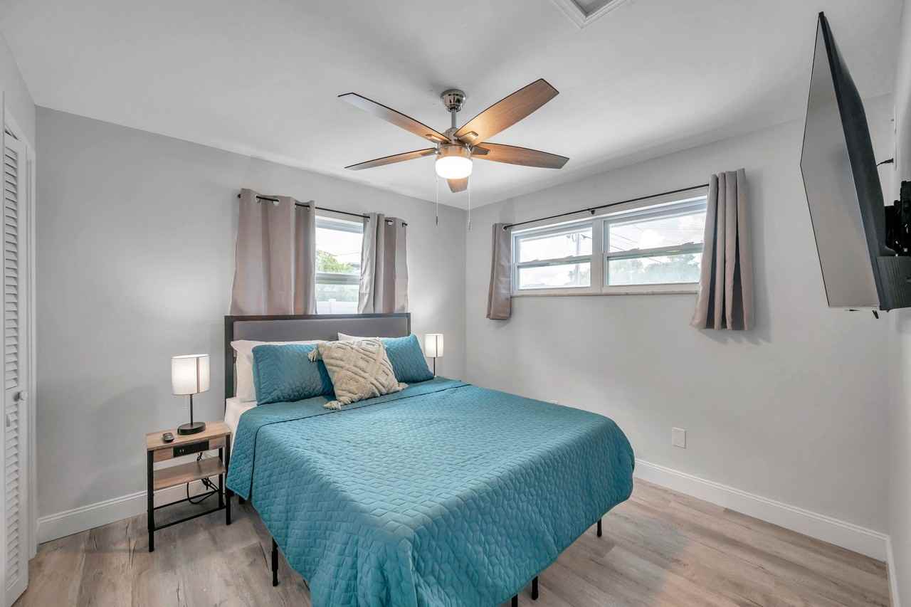 9925 Commodore Dr - Photo 4 of 25