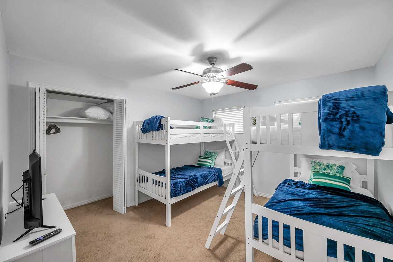 9925 Commodore Dr - Photo 6 of 25
