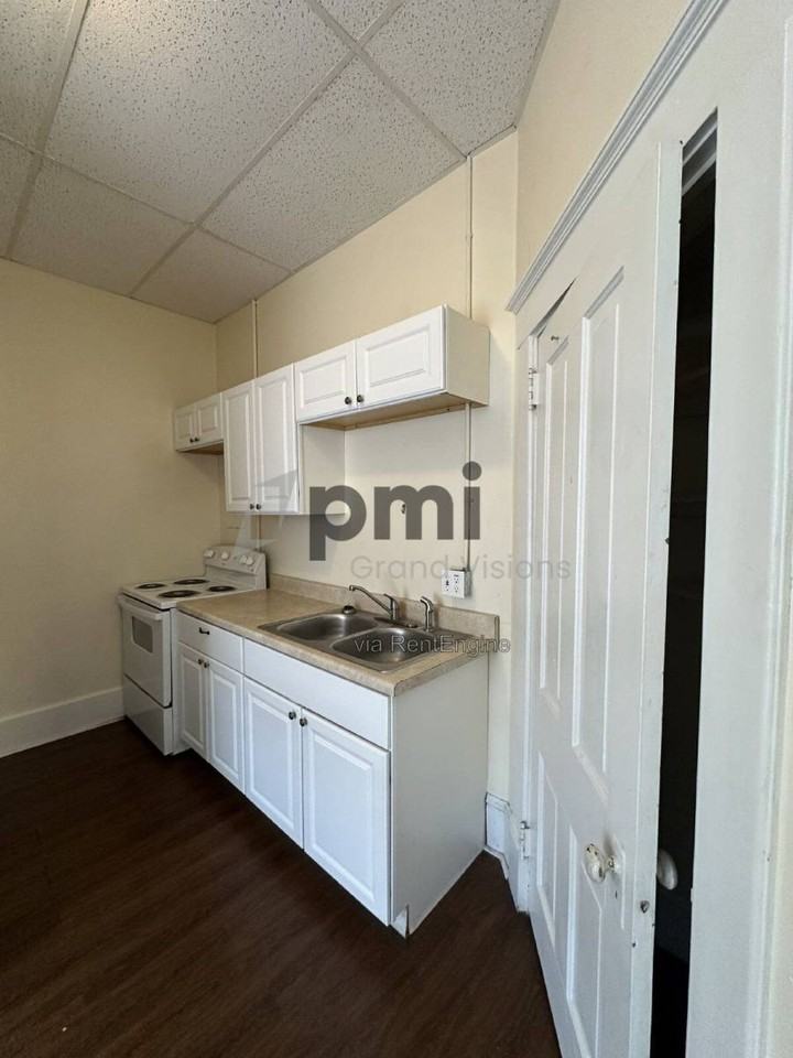 601 1 2 Monroe Ave #5 - Photo 2 of 14