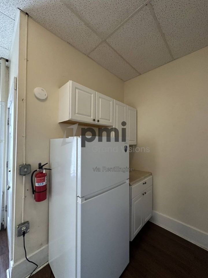 601 1 2 Monroe Ave #5 - Photo 3 of 14