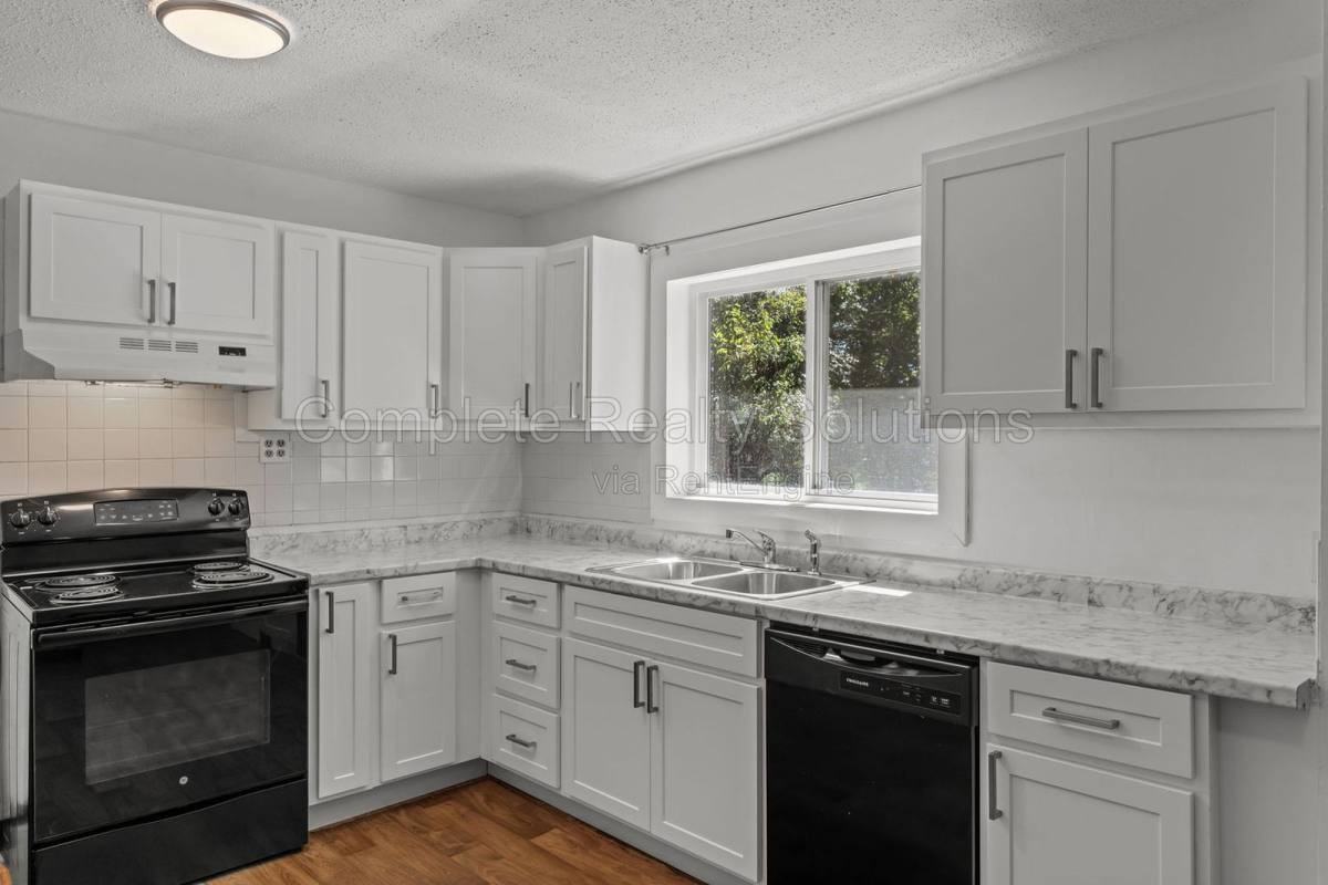 2332 School Dr - Photo 2 of 10