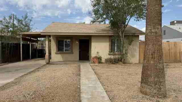 1038 N 25th Pl