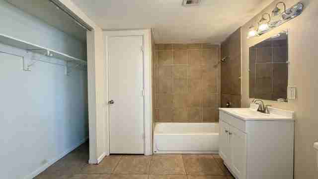 1038 N 25th Pl - Photo 2 of 12