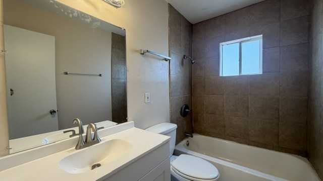 1038 N 25th Pl - Photo 4 of 12