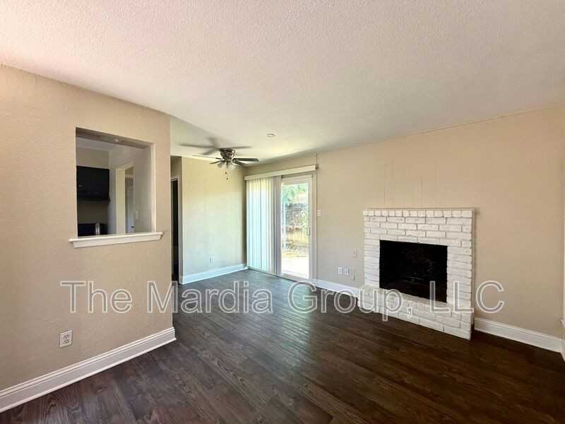 901 Redbird Dr - Photo 3 of 13