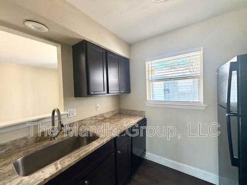 901 Redbird Dr - Photo 6 of 13