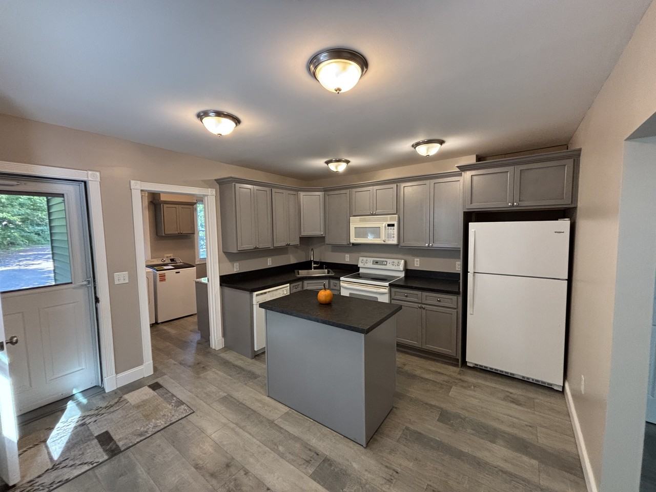 1744 Farmington Ave #1 - Photo 6 of 20