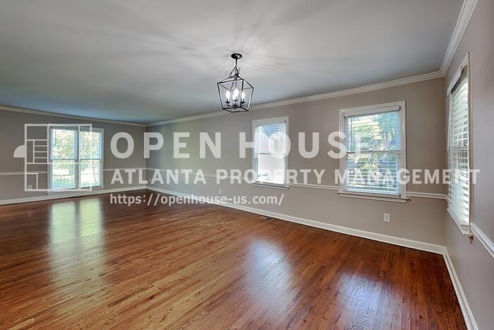 2427 Brookvine Ln - Photo 5 of 22