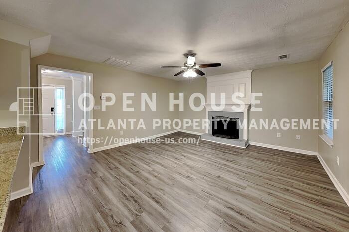 1357 Lamont Dr Sw - Photo 4 of 23