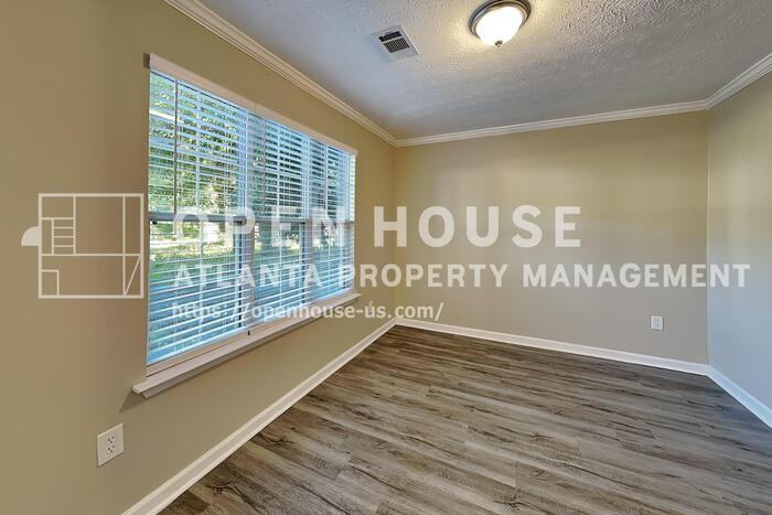 1357 Lamont Dr Sw - Photo 5 of 23
