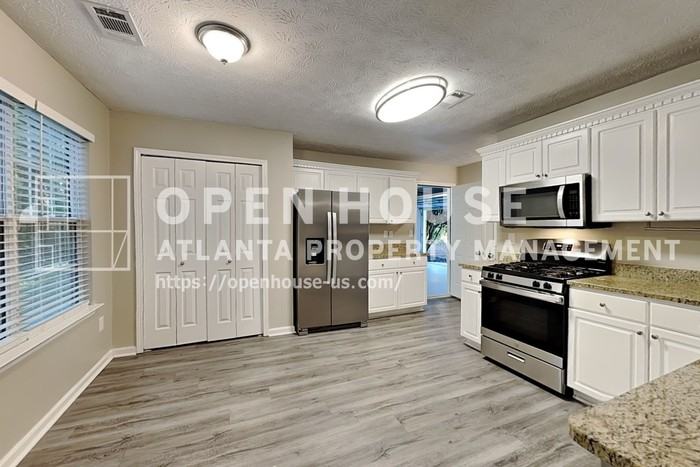1357 Lamont Dr Sw - Photo 6 of 23