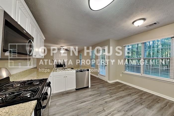 1357 Lamont Dr Sw - Photo 7 of 23